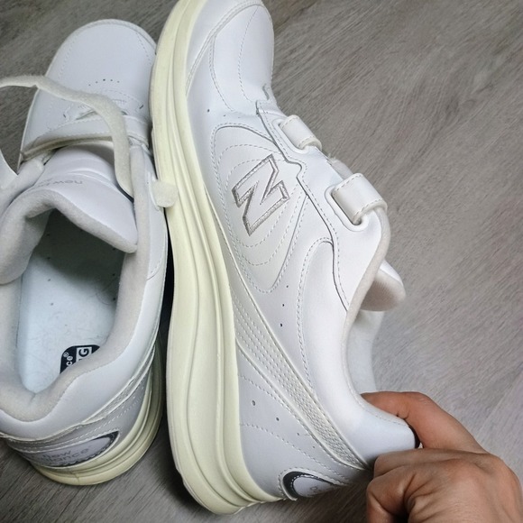 New Balance 577 Men\'s White Walking Shoe DSL-2 11.5 D main image 4